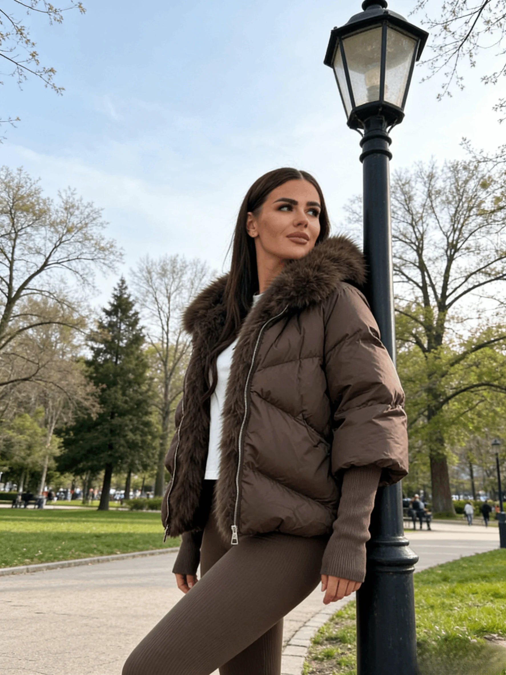 Women's hooded coat with faux fur details and knit cuffs