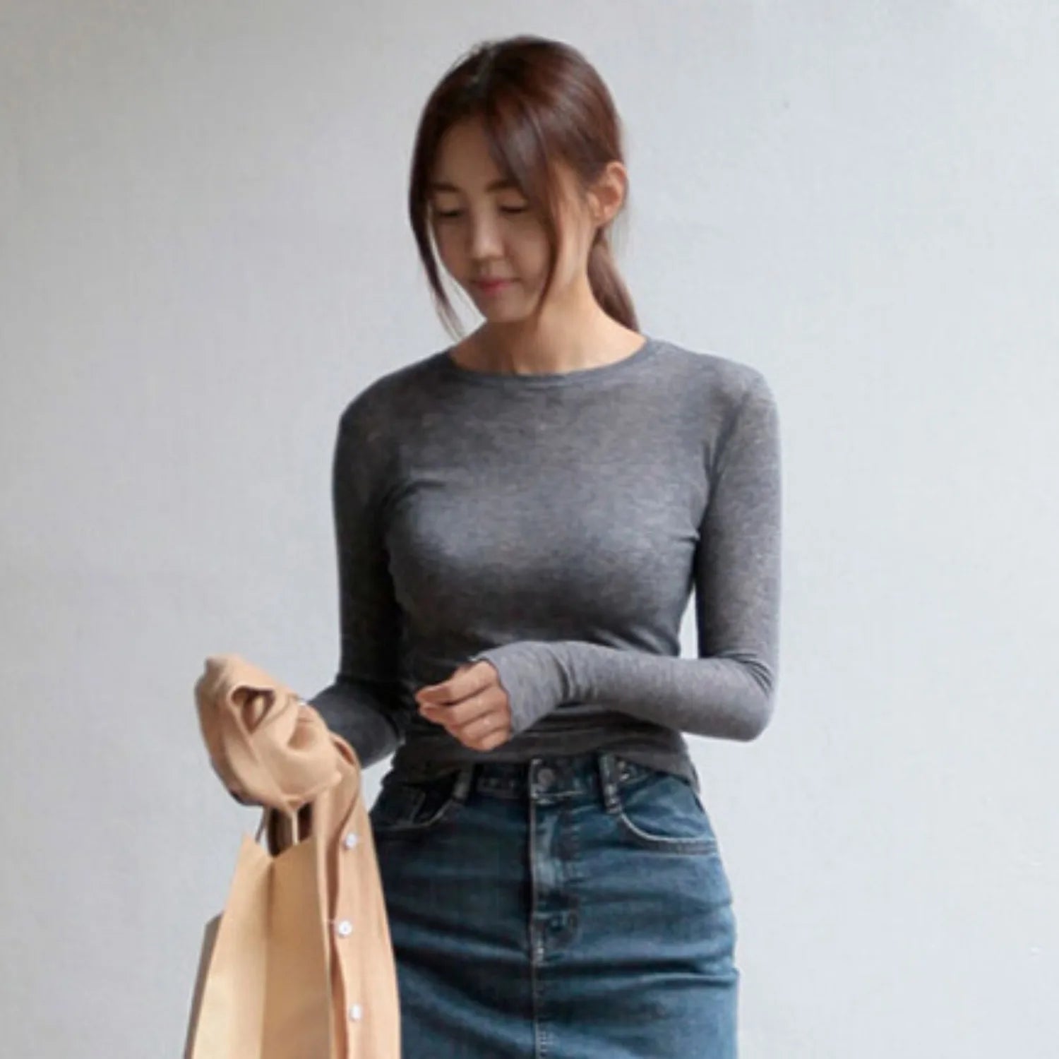 Women's thin, plain, stretchy, basic, long-sleeved t-shirt